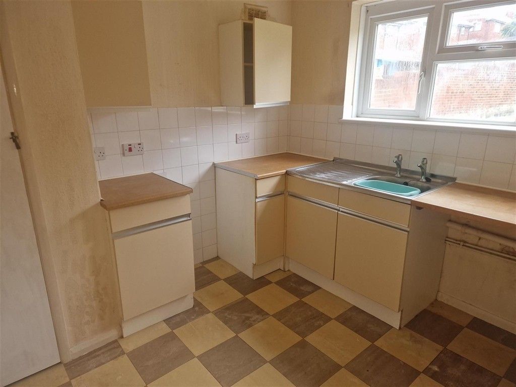 Property photo 2 of 7 Kitchen