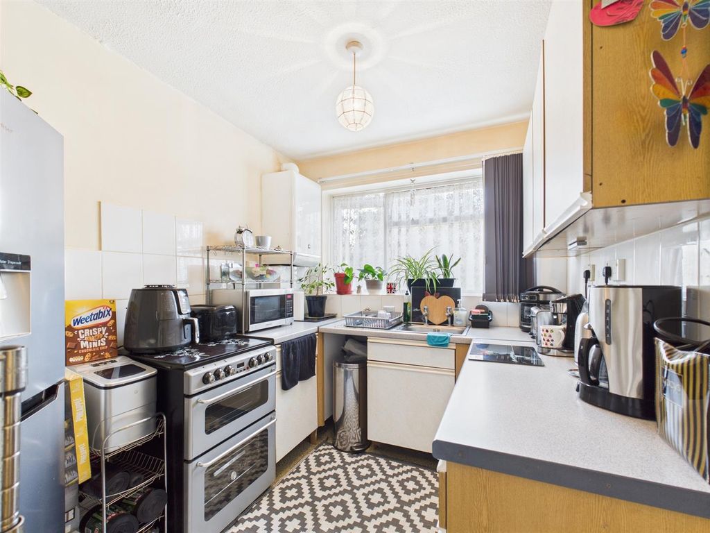 Property photo 3 of 11 Kitchen.Jpg