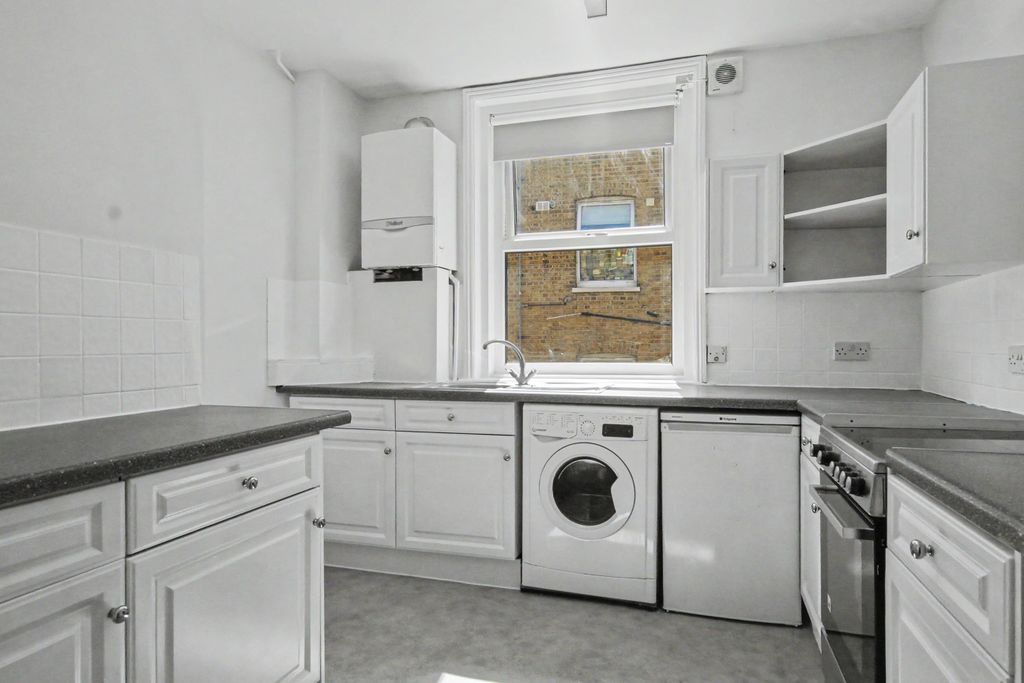 Property photo 3 of 9 3.Kitchen.Jpg