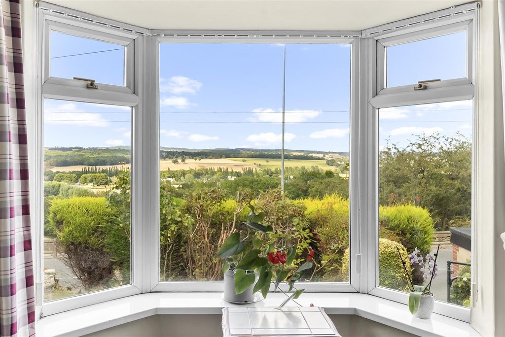 Property photo 2 of 17 Sitting Room Bay With A View