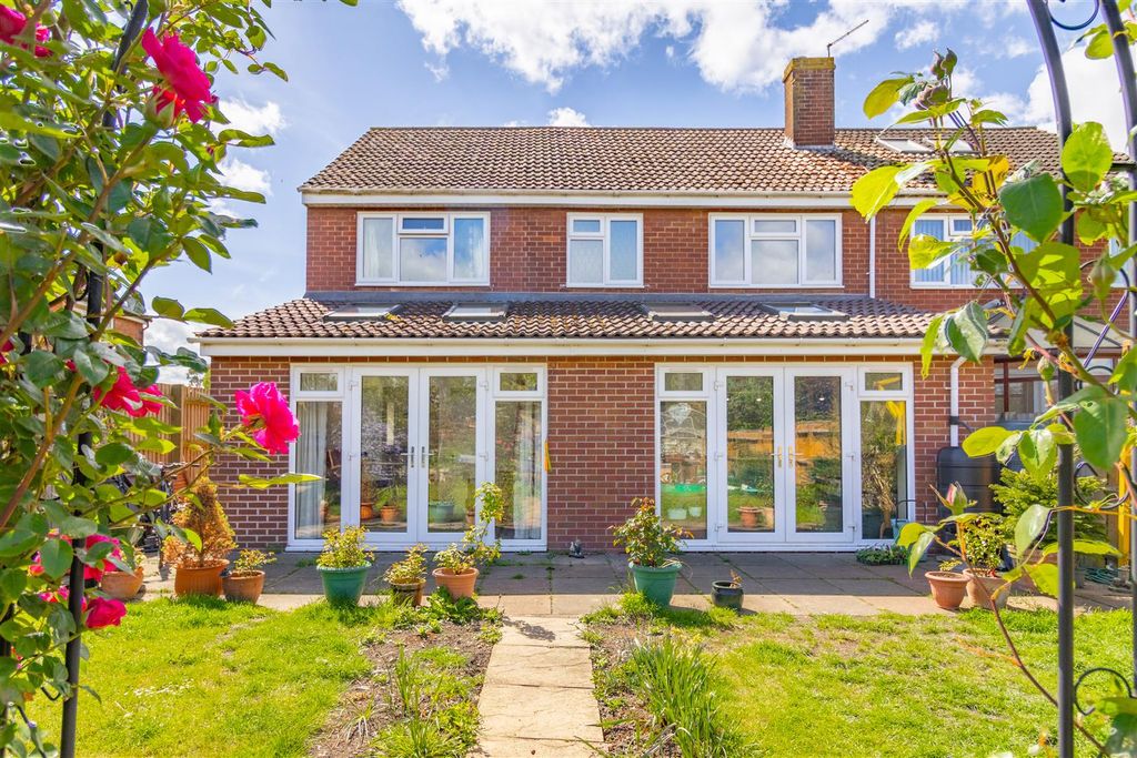 Property photo 2 of 31