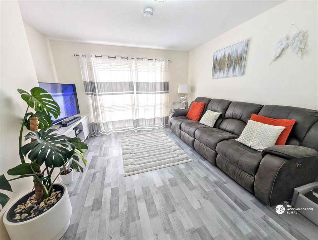 Property photo 2 of 19 Lounge