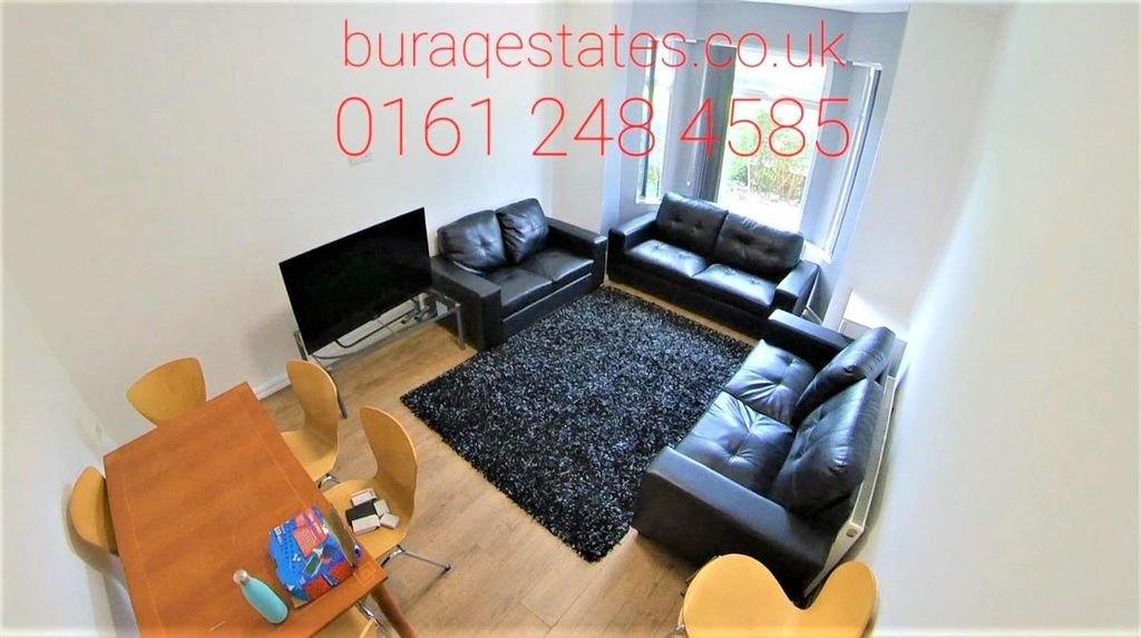 Property photo 1 of 13 Bright, Modern Living Room With Matching Black Lea...