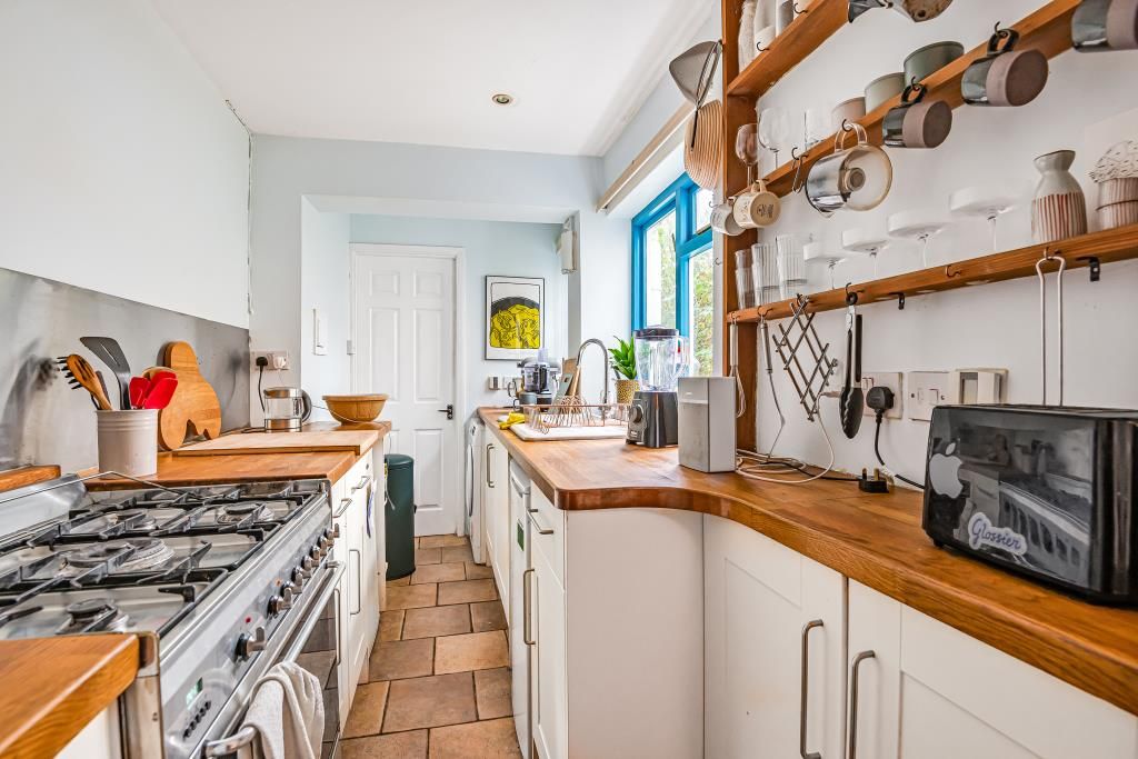 Property photo 3 of 11 Kitchen