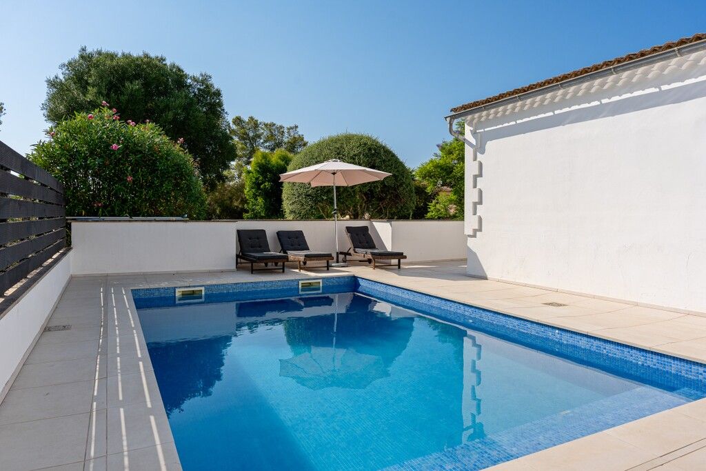 Property photo 2 of 20 Pool.Jpg