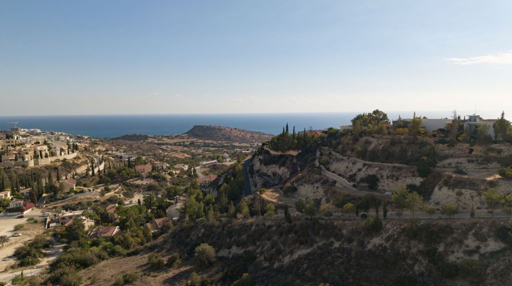 Property photo 1 of 28