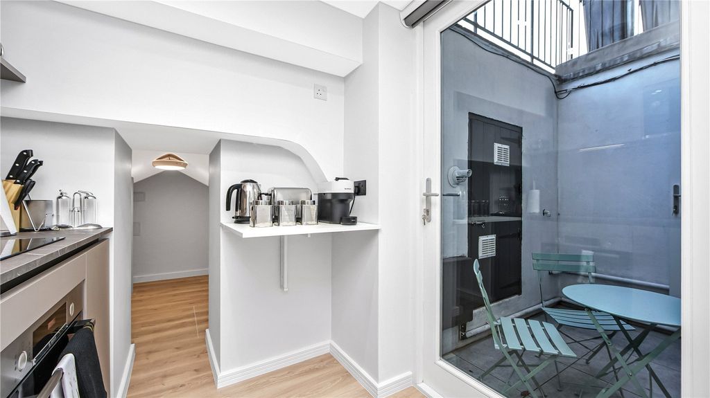 Property photo 3 of 11 Kitchen