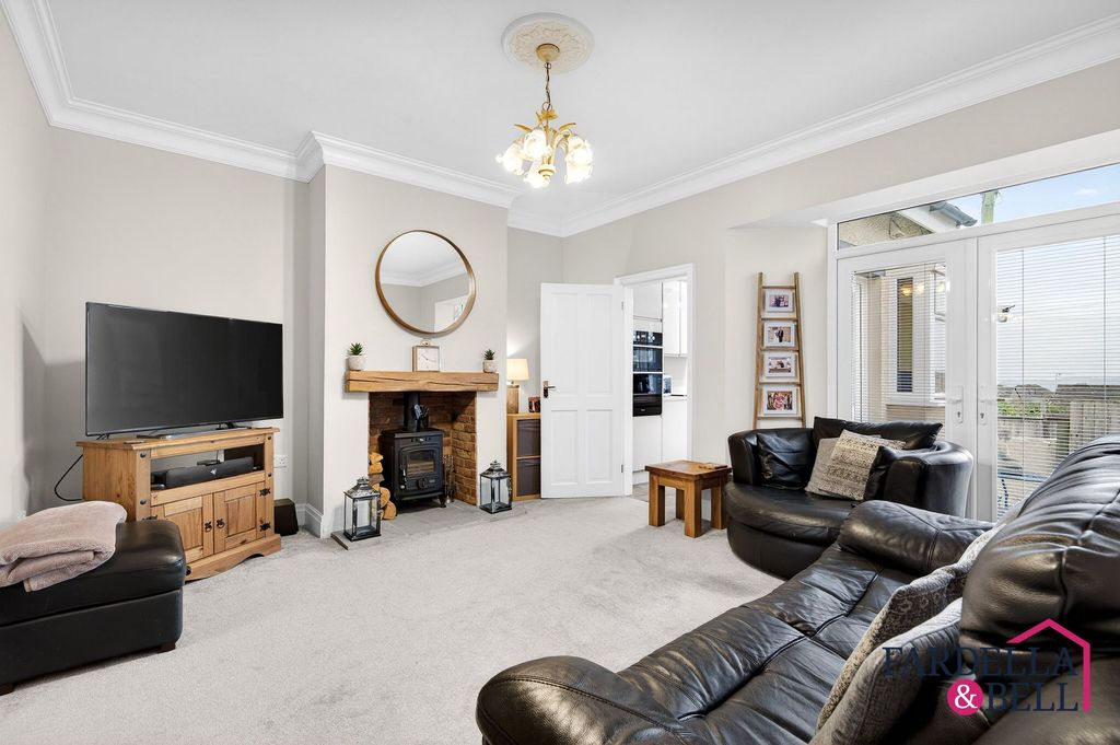 Property photo 2 of 33