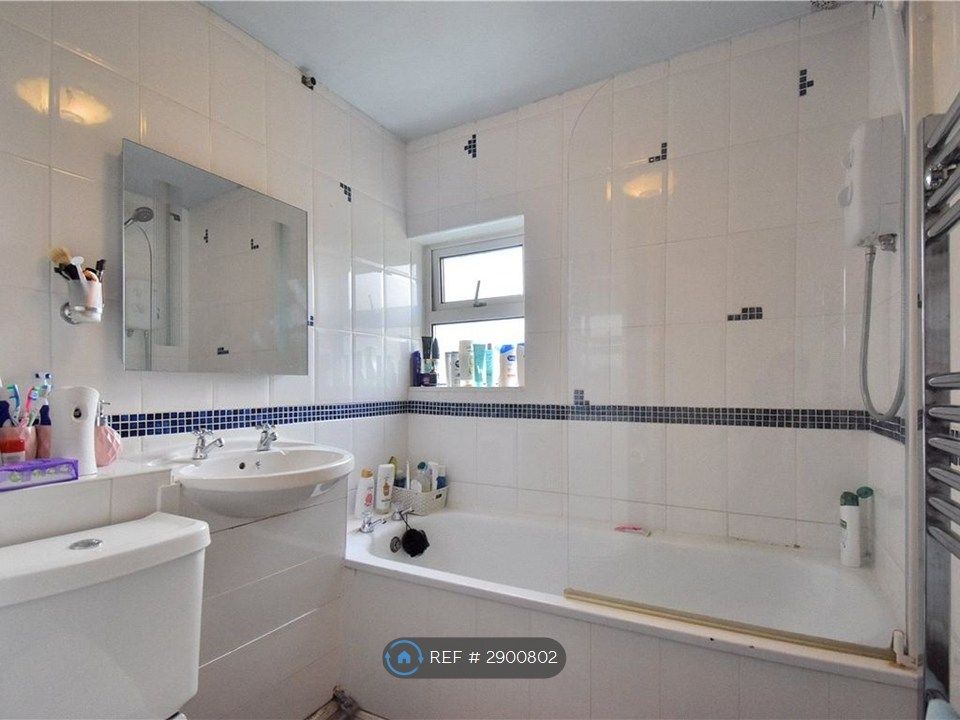 Property photo 3 of 12 Bathroom 1