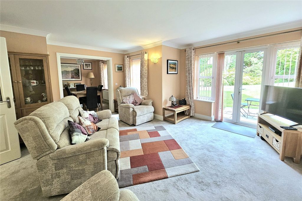 Property photo 2 of 15 Picture No. 11