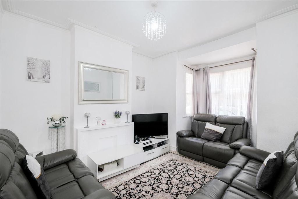 Property photo 2 of 19