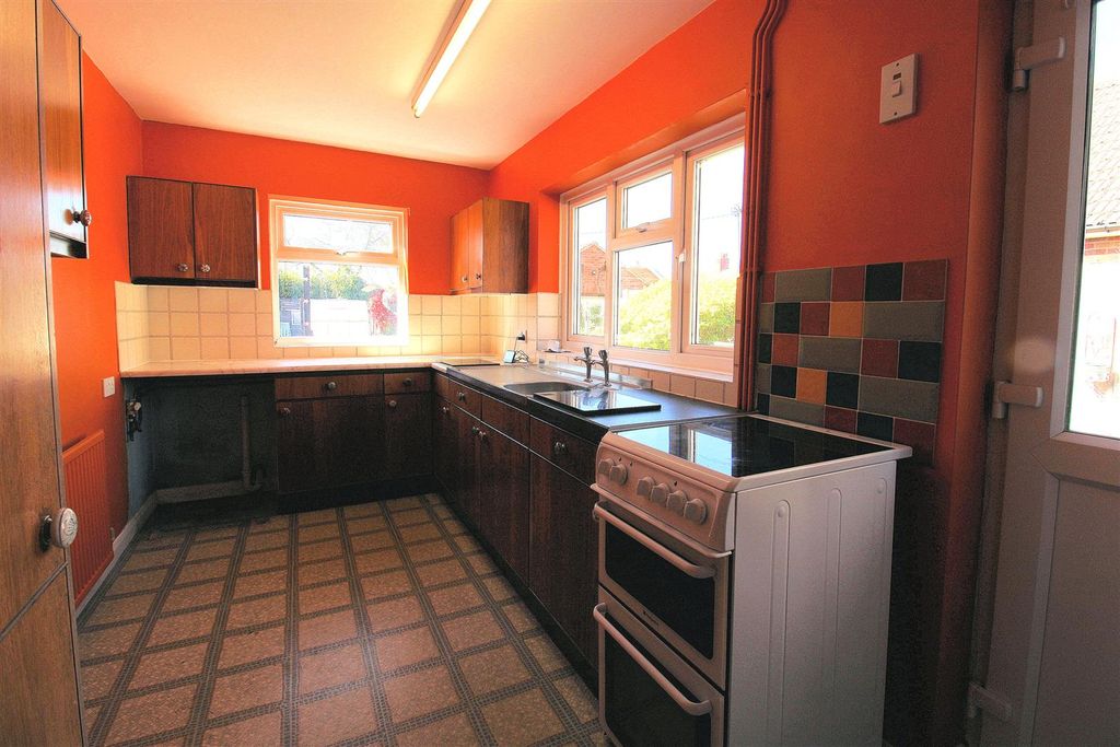 Property photo 3 of 25 Kitchen