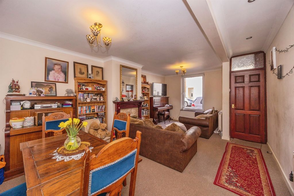 Property photo 2 of 18