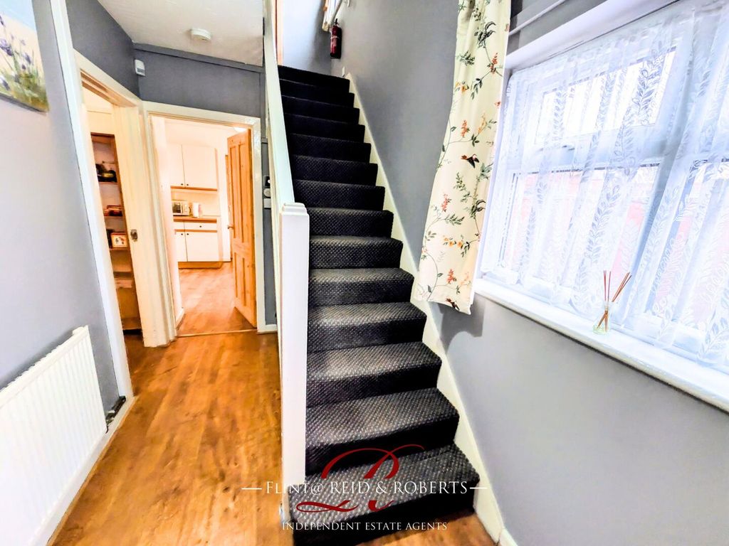 Property photo 2 of 17 Hallway