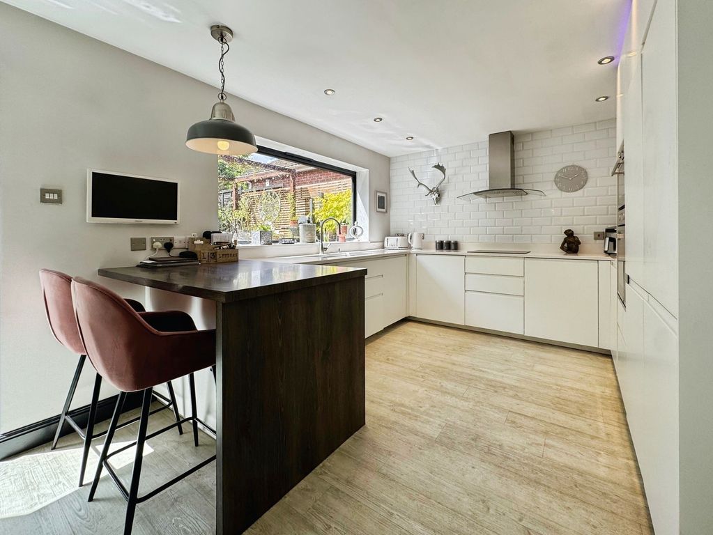 Additional image 5 of 4 bed detached house for salePriorsfield, Marlborough SN8