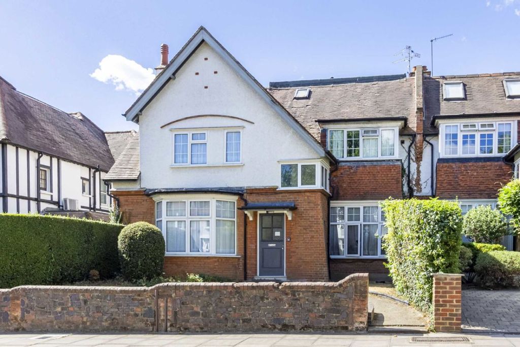 Property photo 1 of 3