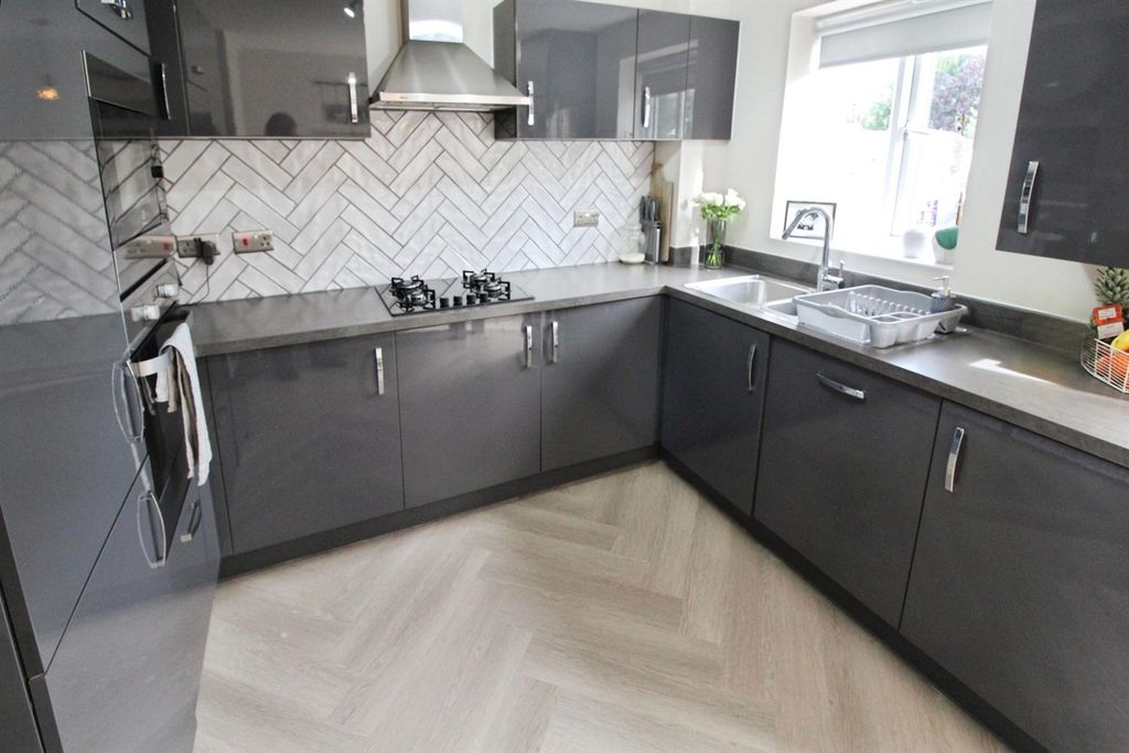 Property photo 3 of 14 Dining Kitchen