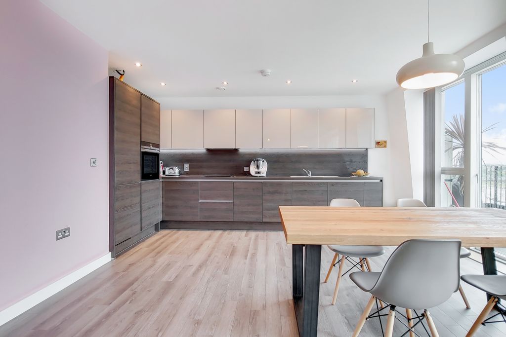 Property photo 2 of 16 3_Kitchen_Reception_3