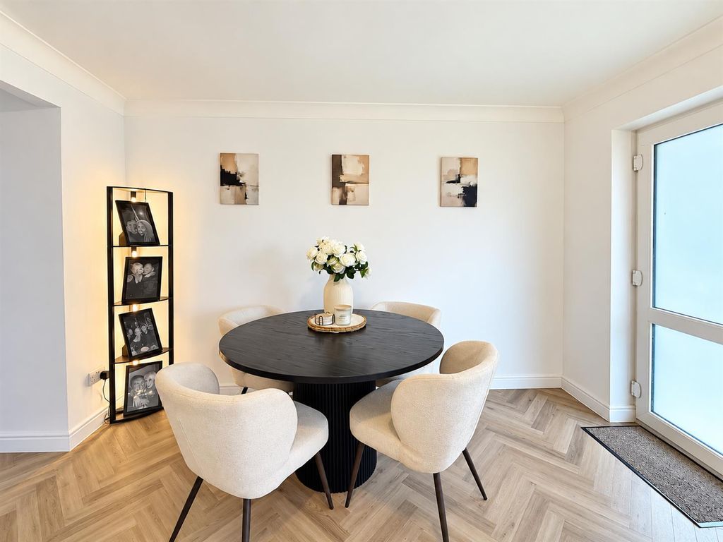 Property photo 3 of 11 Dinning Room.Jpg