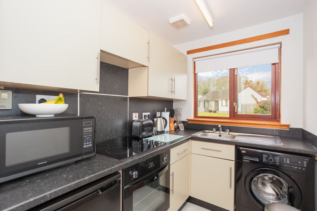 Property photo 3 of 17 Kitchen