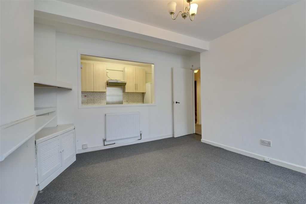 Property photo 3 of 10 E2615102-95EE-485E-8206-92Ef7Ea93CC7_1_201_A.Jpeg