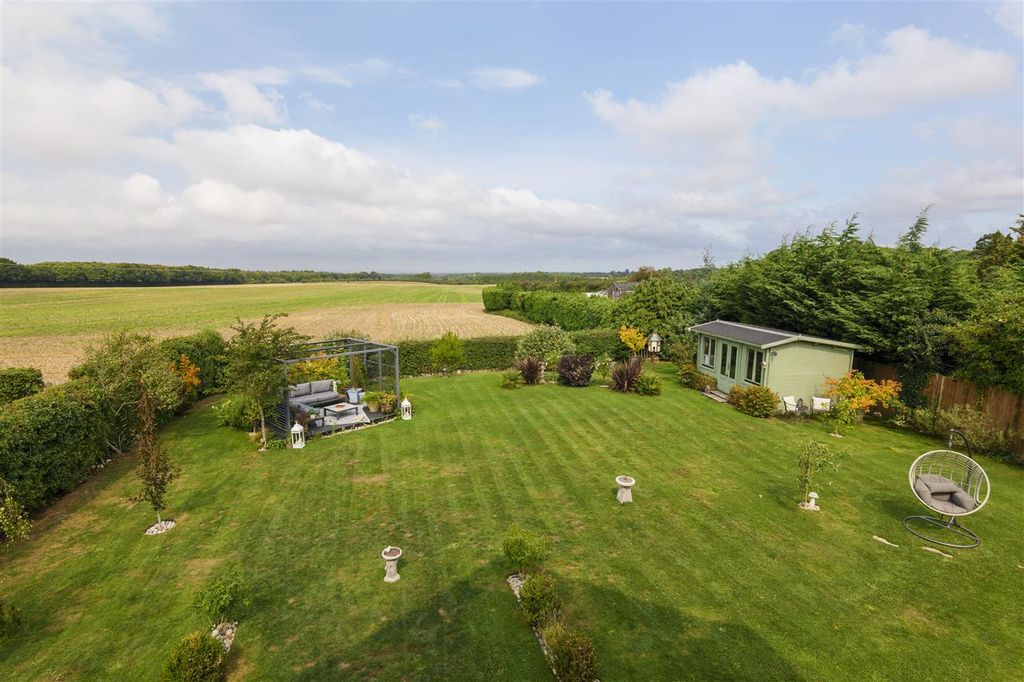 Property photo 2 of 32