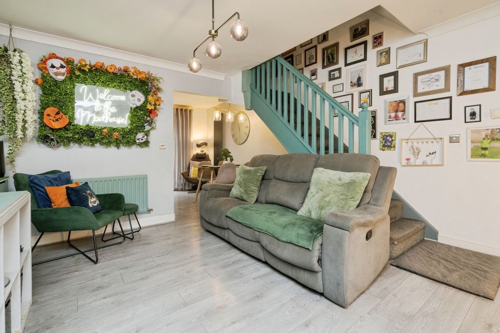 Property photo 2 of 17 Photo