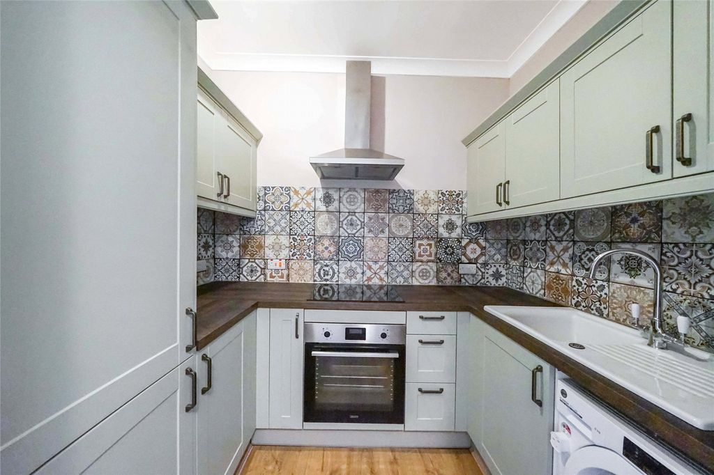 Property photo 3 of 15 Kitchen