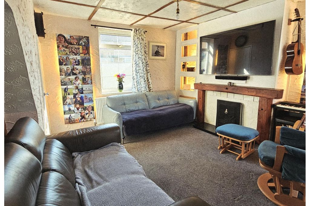 Property photo 3 of 23