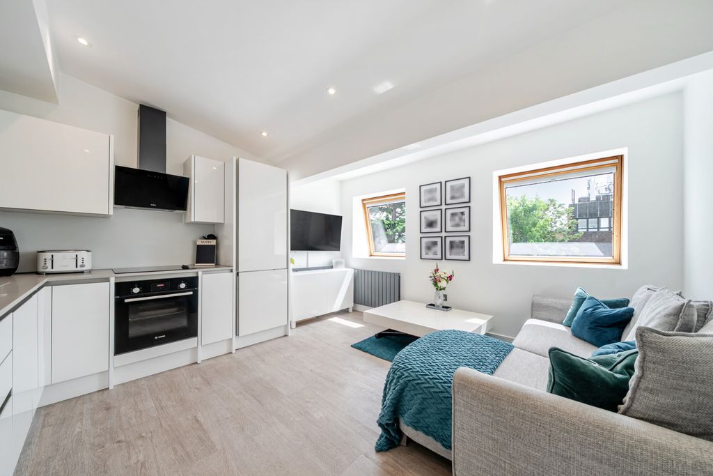Property photo 3 of 12 1478167-5-6A30060...