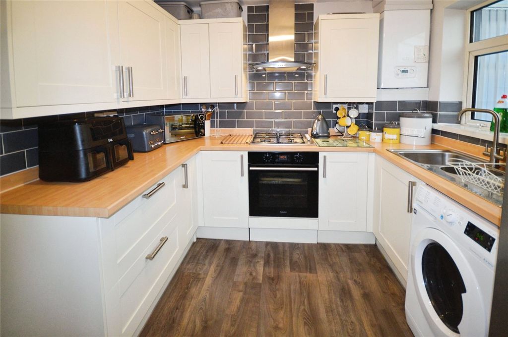Property photo 2 of 19 Kitchen/Dining Room