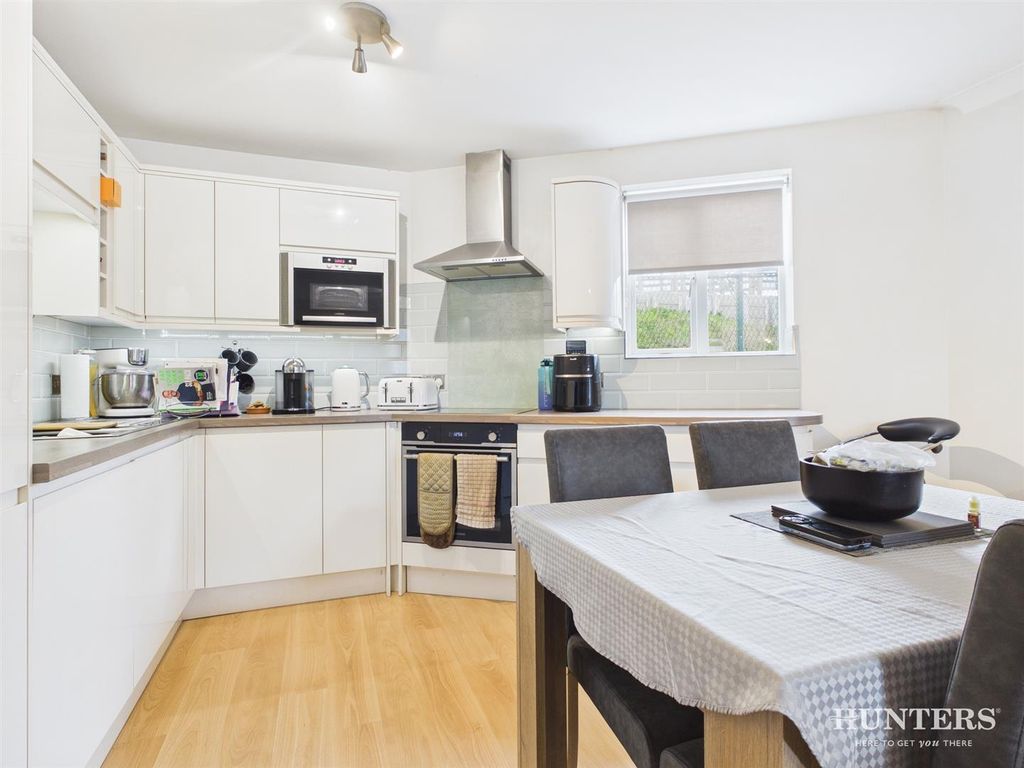 Property photo 2 of 14 Cam05287G0-Pr0157-Still019.Jpg