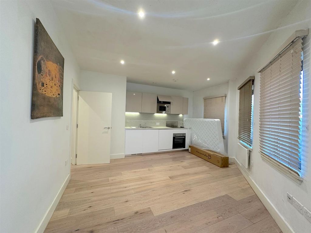 Property photo 2 of 8 69161Cf5-5609-4085-8E12-128c8c9Bbf3d.Jpg