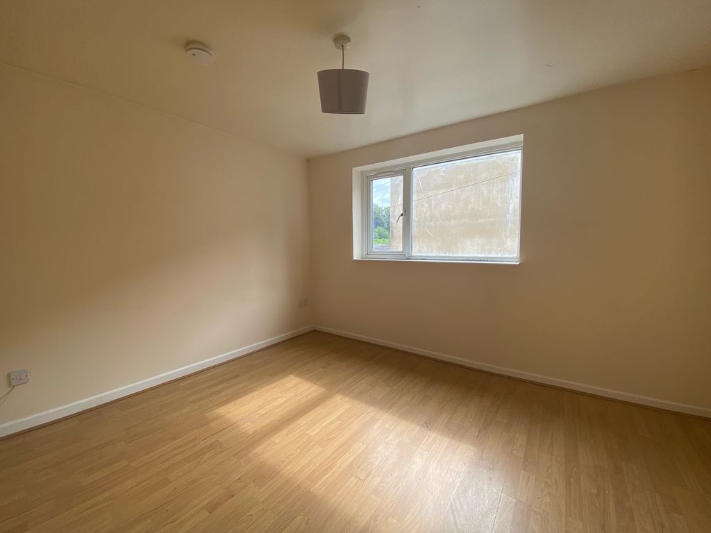 Property photo 3 of 6 Bedroom 1