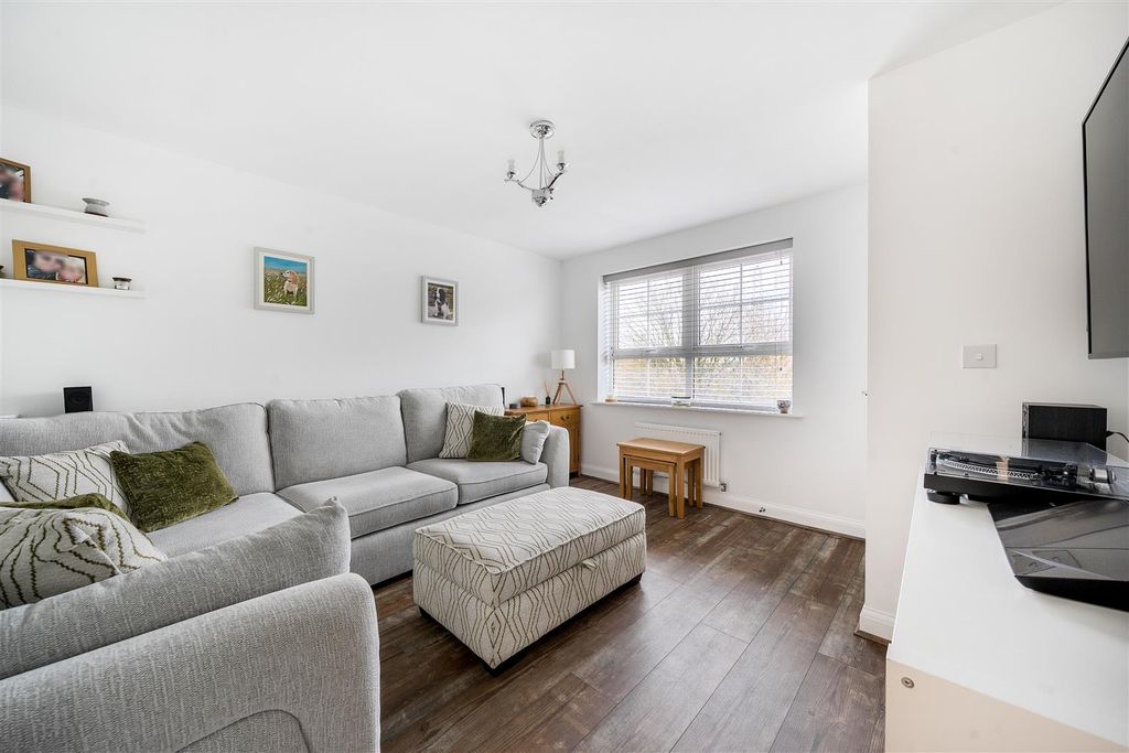 Property photo 3 of 19 Edgemill Sitting Room..Jpg