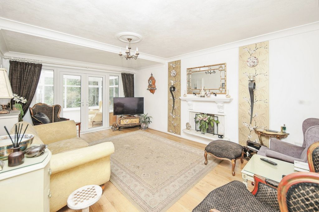 Property photo 2 of 17 Photo