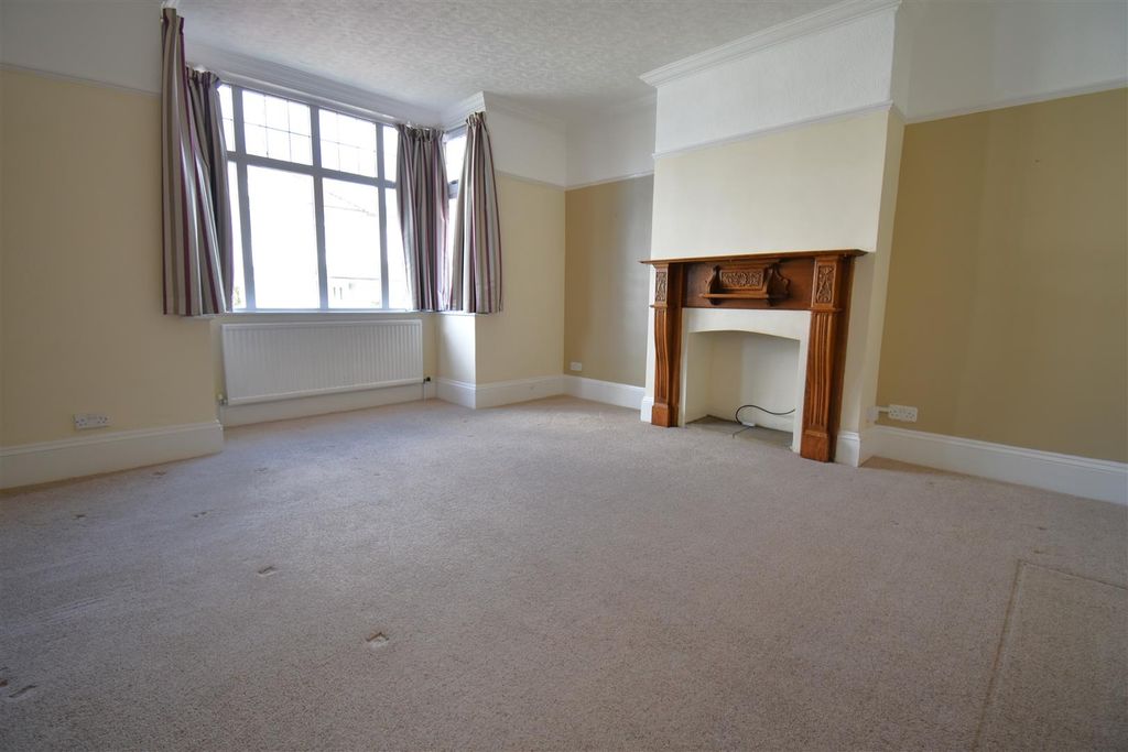 Property photo 3 of 23