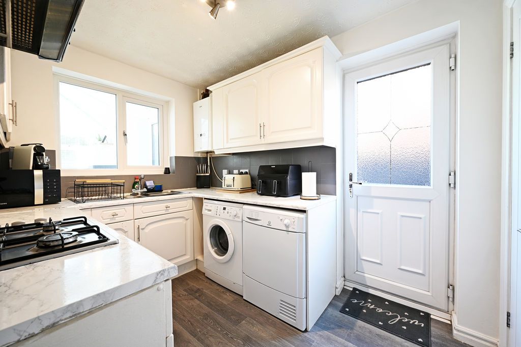 Property photo 3 of 32 Kitchen
