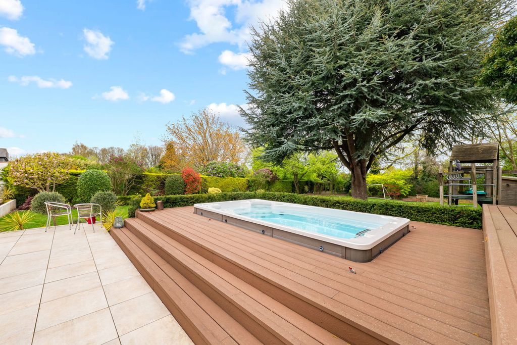 Property photo 2 of 43