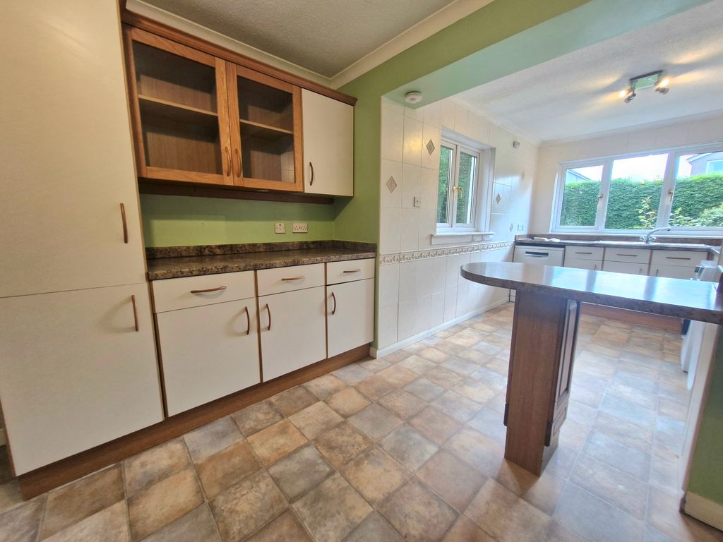 Property photo 3 of 17 Kitchen