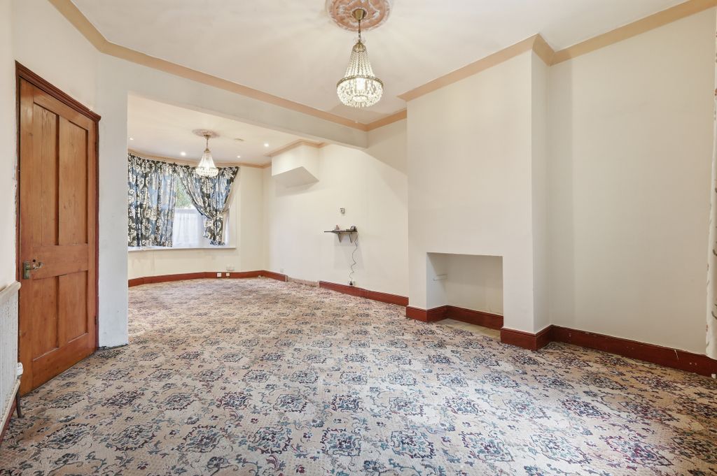 Property photo 2 of 19
