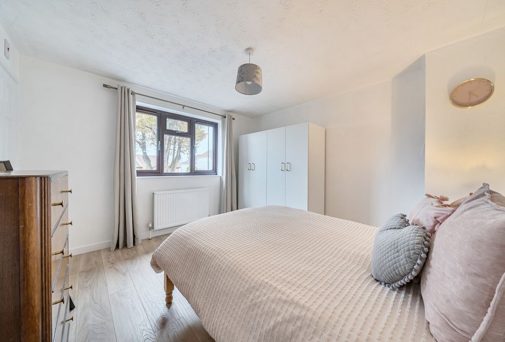 Property photo 3 of 24 1364362-24-68ee83...