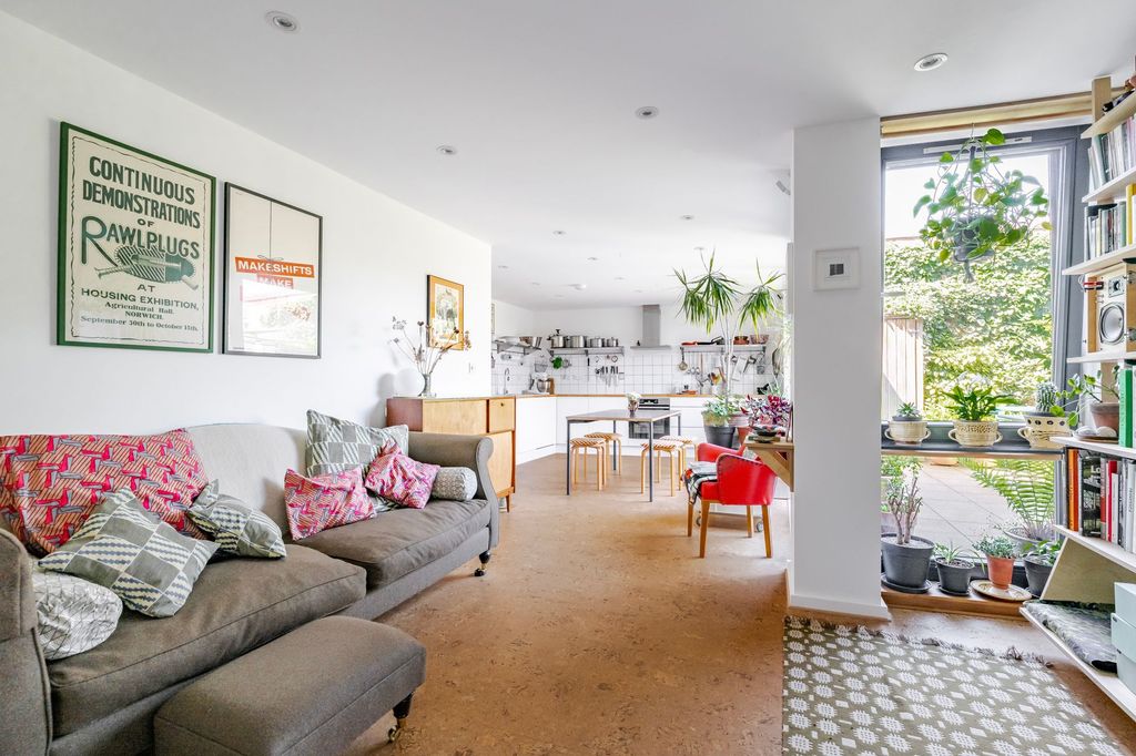 Property photo 1 of 18