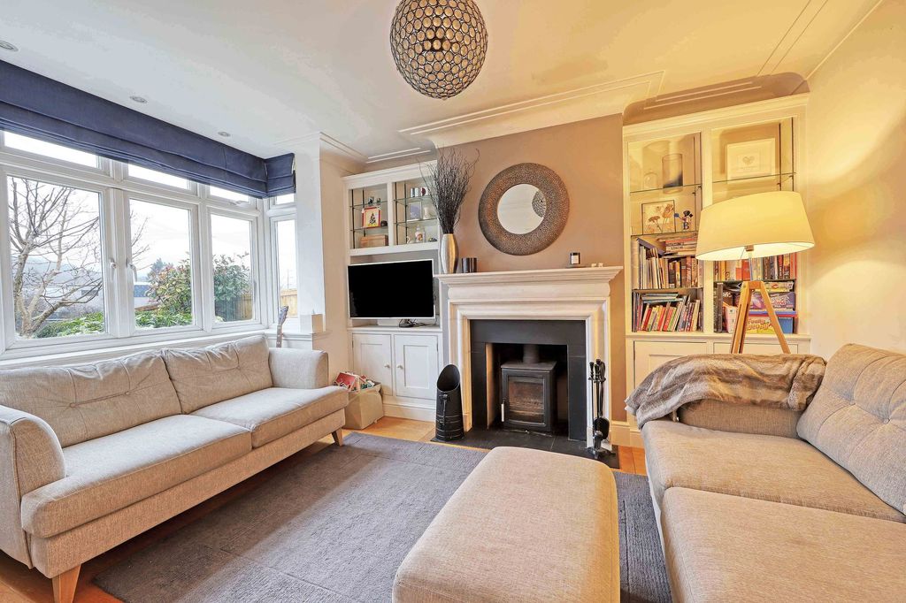 Property photo 2 of 20