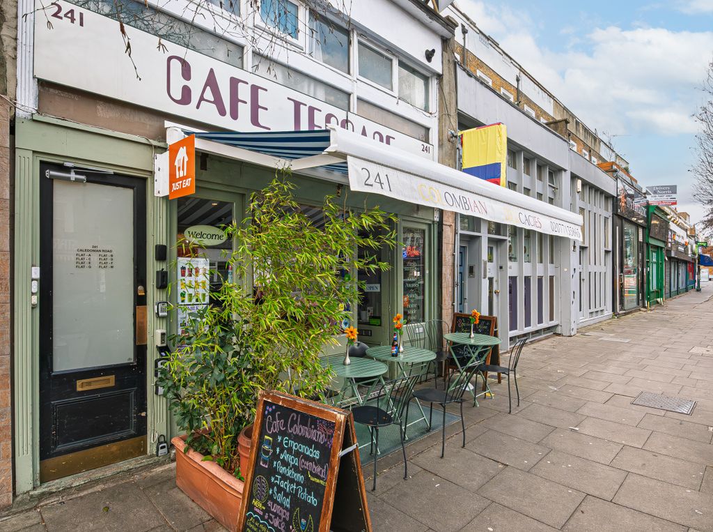 Property photo 2 of 6 Caledonian Road 241-002