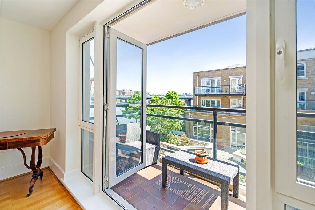 Property photo 2 of 12 Balcony