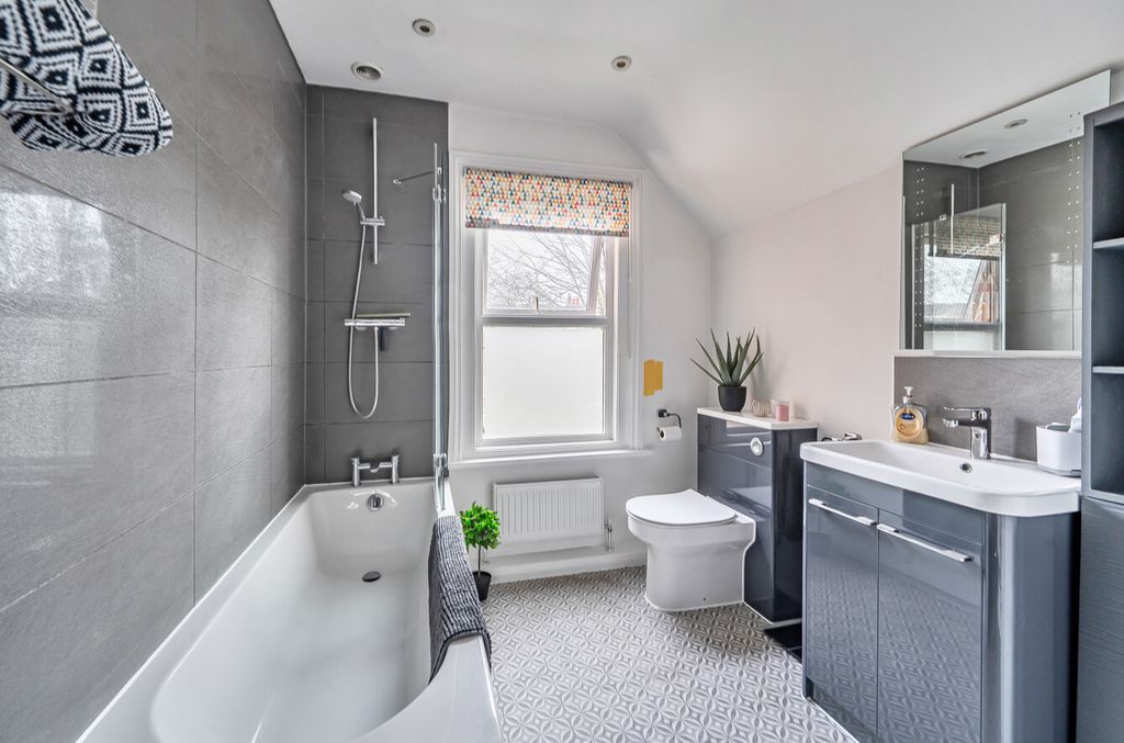 Property photo 3 of 21 1410038-8-698F23B...