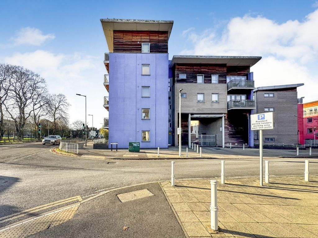 Property photo 2 of 20