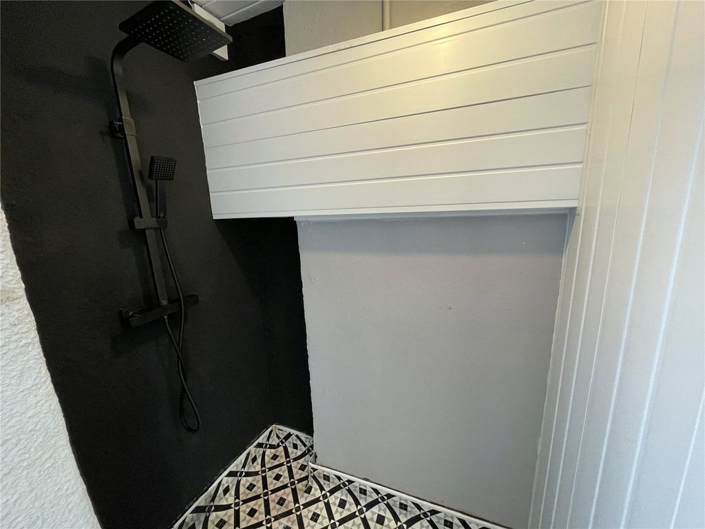 Property photo 3 of 6 Picture No. 04