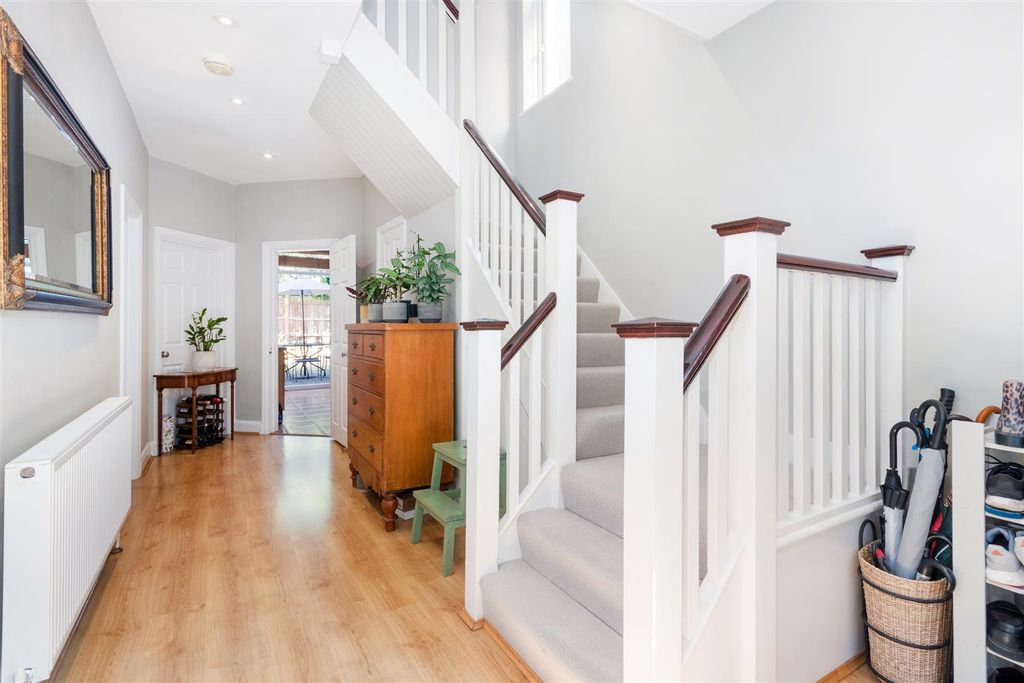 Property photo 3 of 15 Entrance